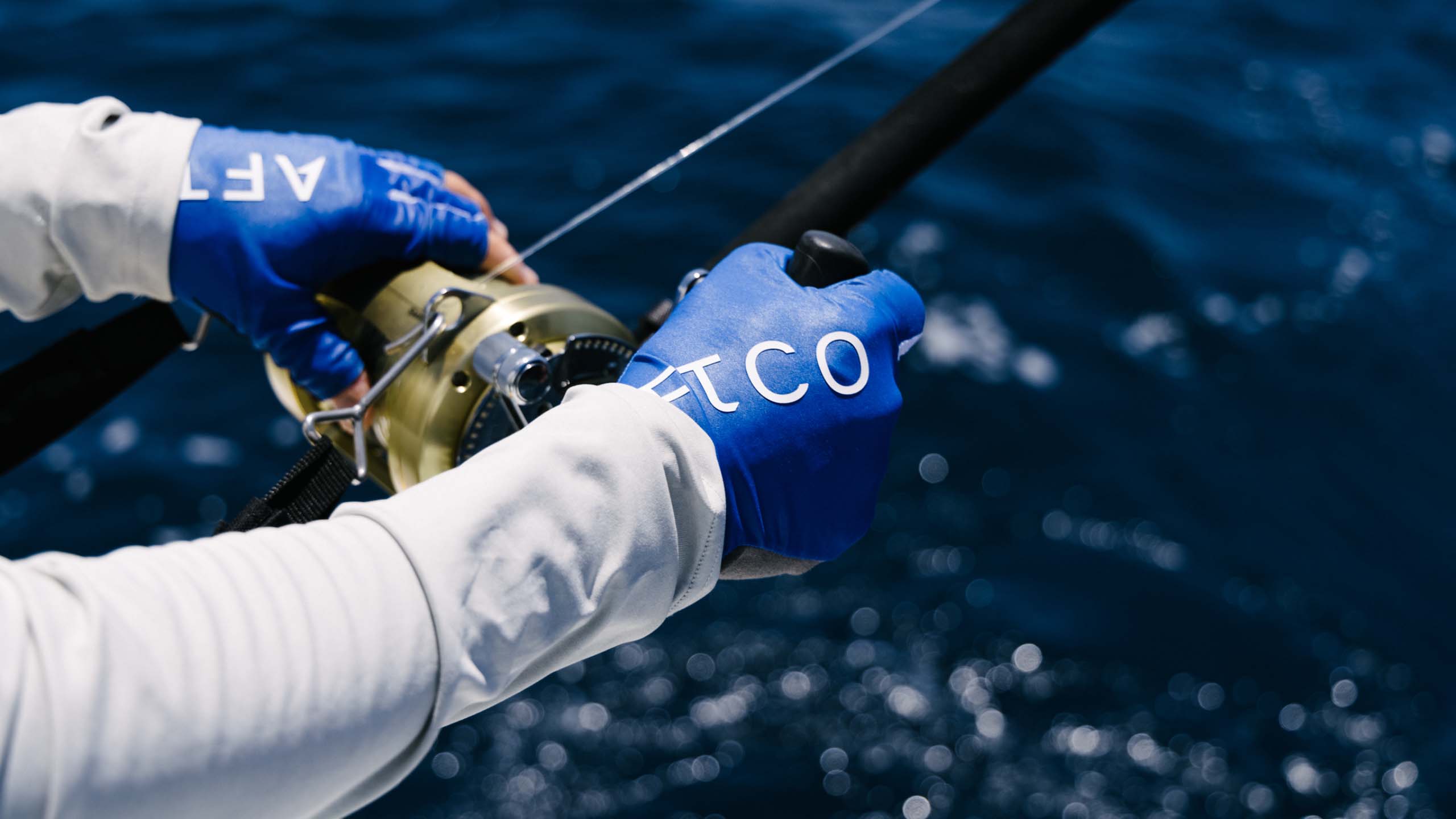 Fishing Gloves: Complete Guide – AFTCO