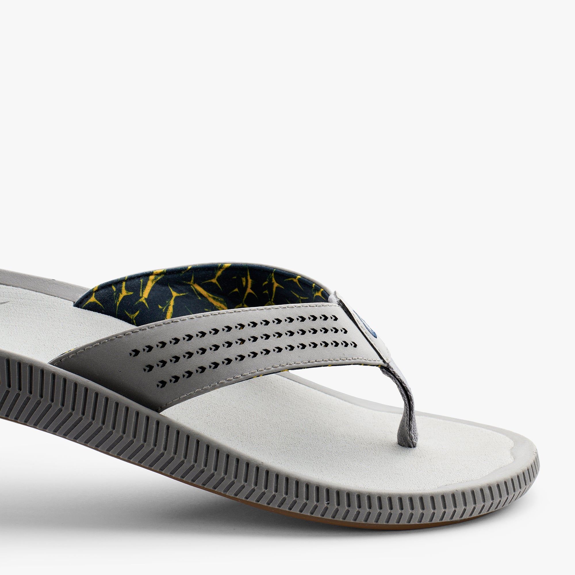 油彩「Lifelong Friend」 AFTCO x OluKai Ulele Sandals