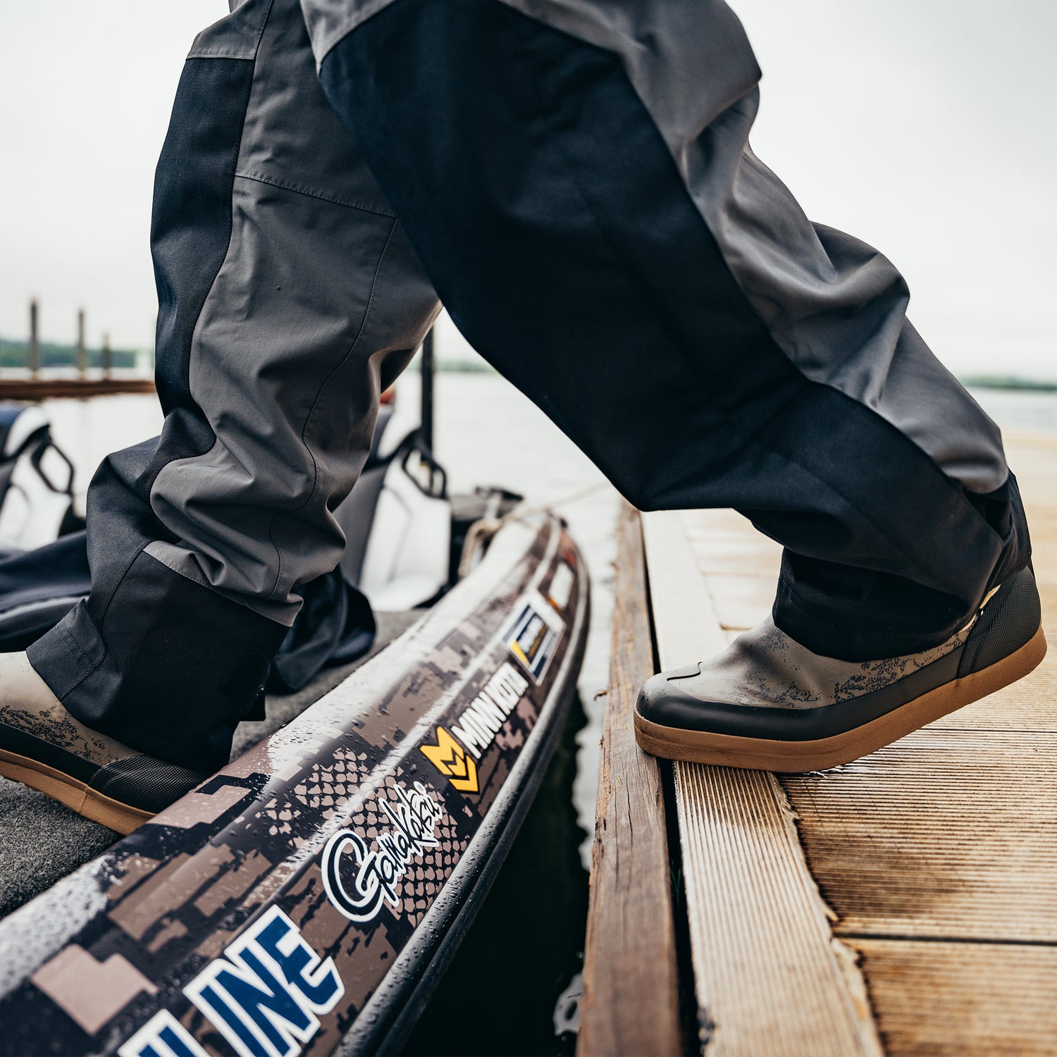 Hydrobib Waterproof Fishing Bib – AFTCO