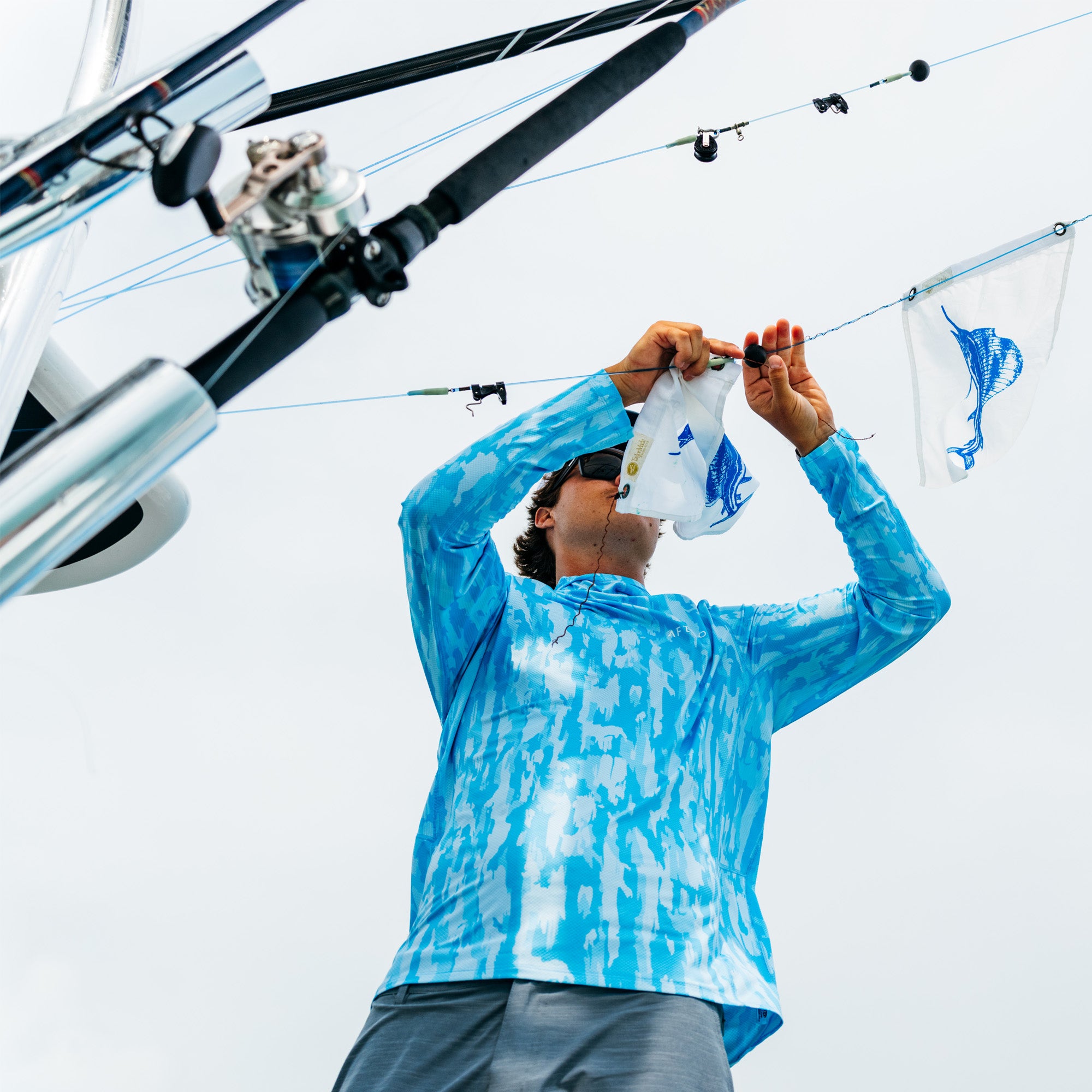 Adapt Phase Change Hooded Fishing Shirt | AFTCO