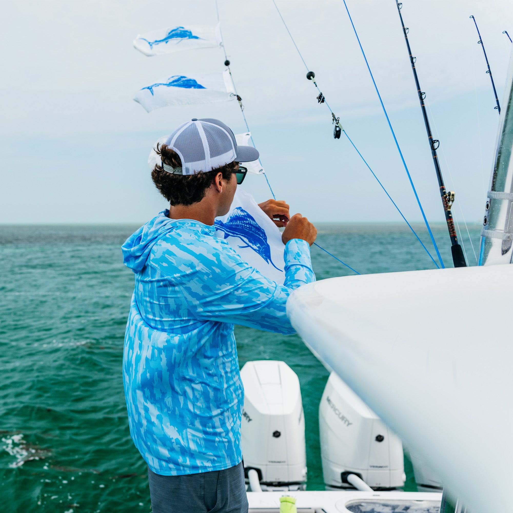 Adapt Phase Change Hooded Fishing Shirt | AFTCO