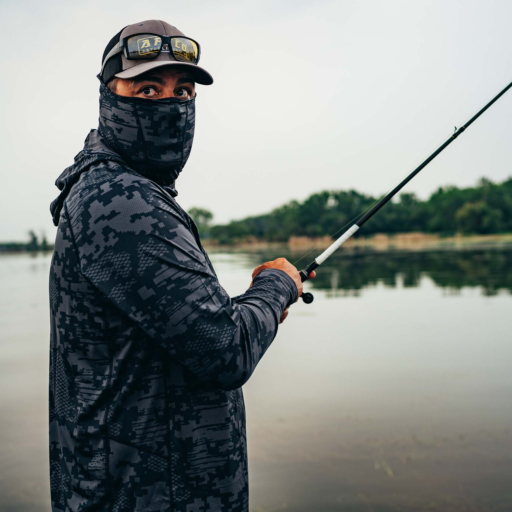 アフコ　アダプトフェーズチェンジパフォーマンスフーディー　　Mサイズ Adapt Tactical Phase Change Performance Shirt – AFTCO