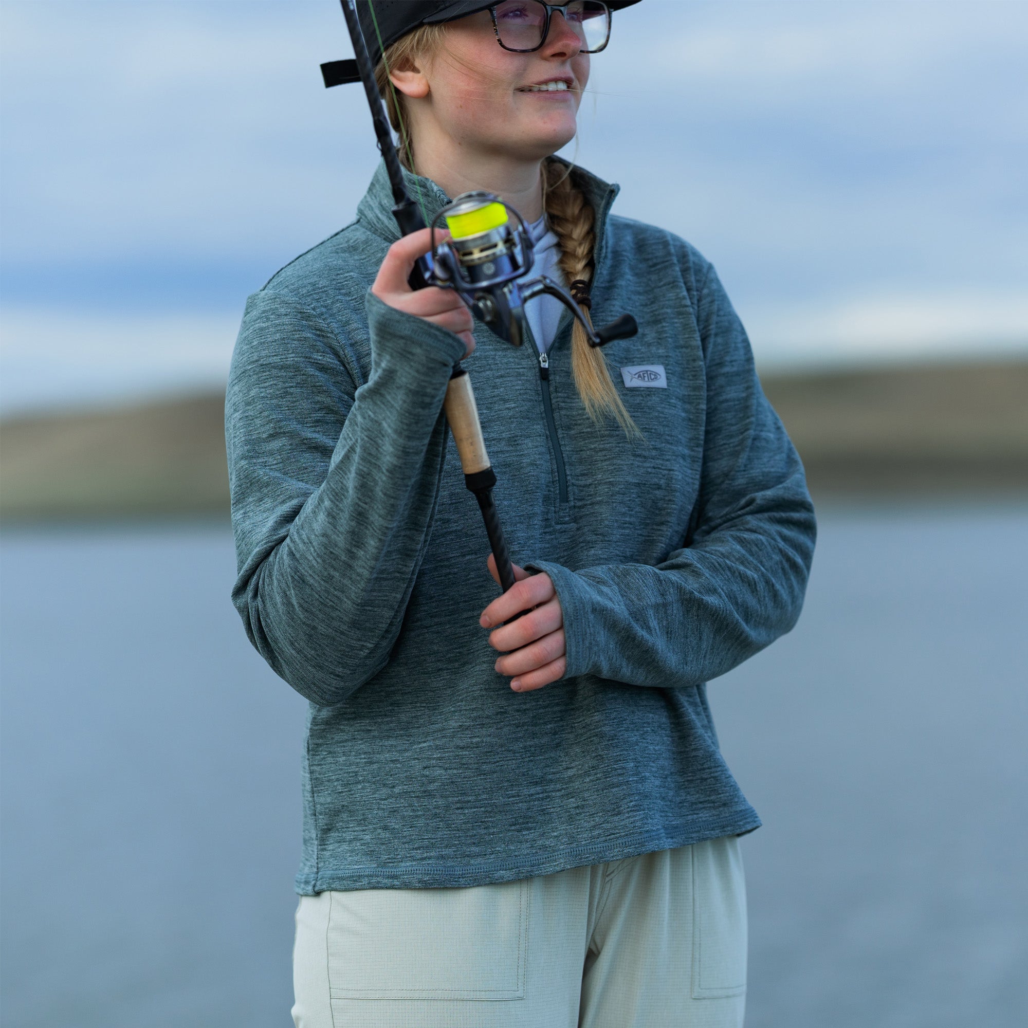 Women's Coastal Layer 1/4 Zip Fishing Pullover | AFTCO